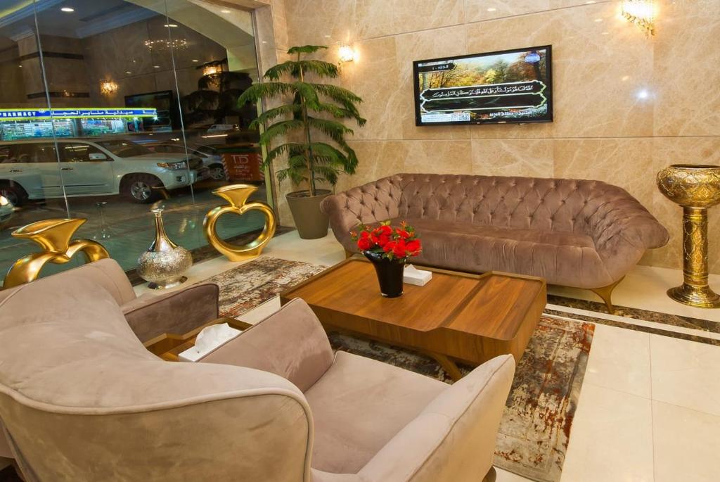 Popular attractions Area Nearby Property